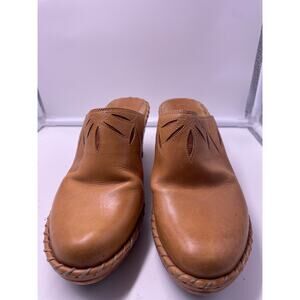 Women's Frye Charlotte Mule Clog Shoes Tan Embroidered Western Size 7M.